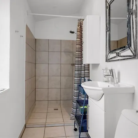 Soleil - 1-5km From The Sea By Interhome